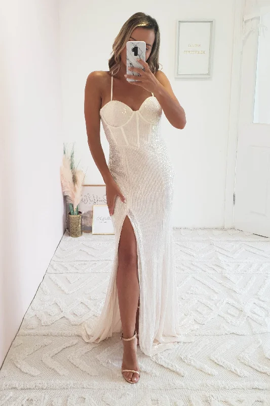 Hurry In Elmiya Seqiun Gown | Blush | Iridescent