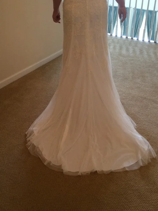 Deal Zone David's Bridal Cap Sleeve Lace w/Keyhole Back VW9768