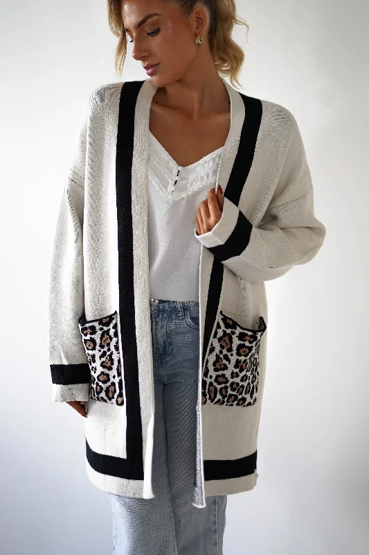 Mega Deal Tadriah Leopard Print Detail Cardigan